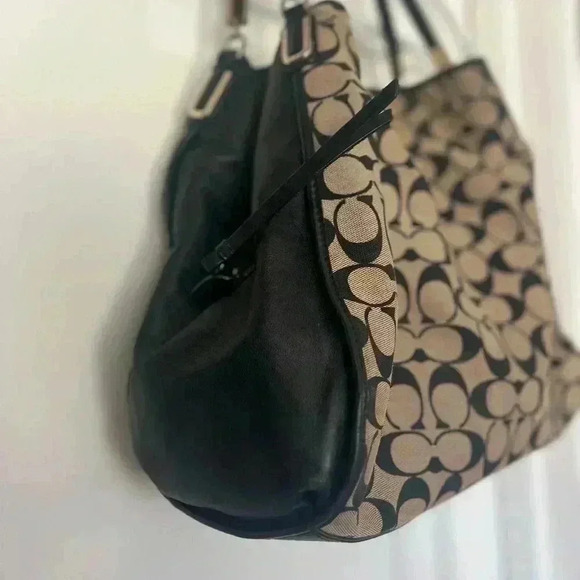 Coach Madison Large Shoulder Bag - C1481-32721 - Printed Signature Fabric - Picture 9 of 16